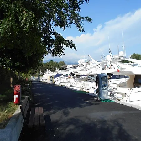 منتزه العطل Iron Gate Marina3b