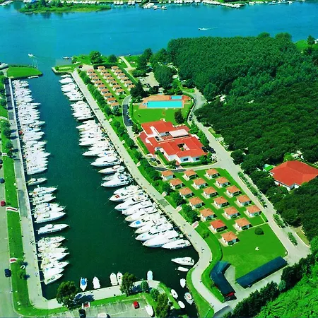Kompleks wypoczynkowy Iron Gate Marina3b 3*