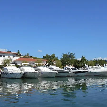 Kompleks wypoczynkowy Iron Gate Marina3b Sarzana