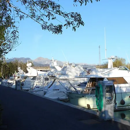 Kompleks wypoczynkowy Iron Gate Marina3b Sarzana