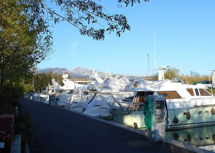 ホリデーパーク Iron Gate Marina3b サルツァーナ