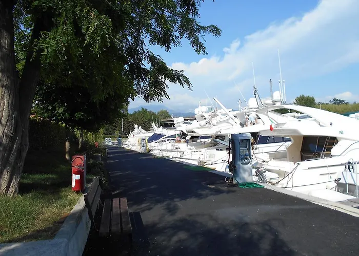 ホリデーパーク Iron Gate Marina3b